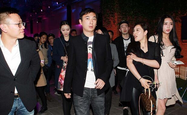 ��˼���ֳ��۶��� �᳡������Ůҧ����������