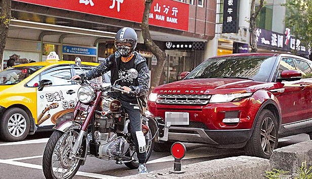 �ܽ�����Ħ���뽿��쭳� �Ⱥ�ƿ����໥����